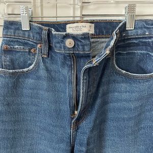 A&F 90s Straight Ultra High Rise Jeans (extra short length)